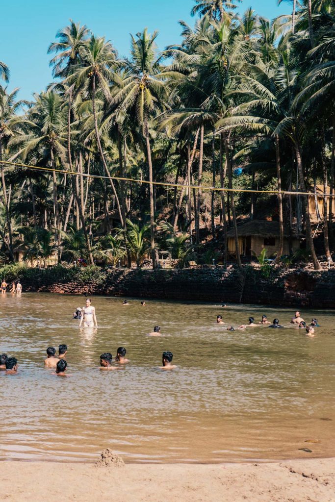 Ausflug der Yogaschüler nach Cola, Bild der Lagune am Strand.