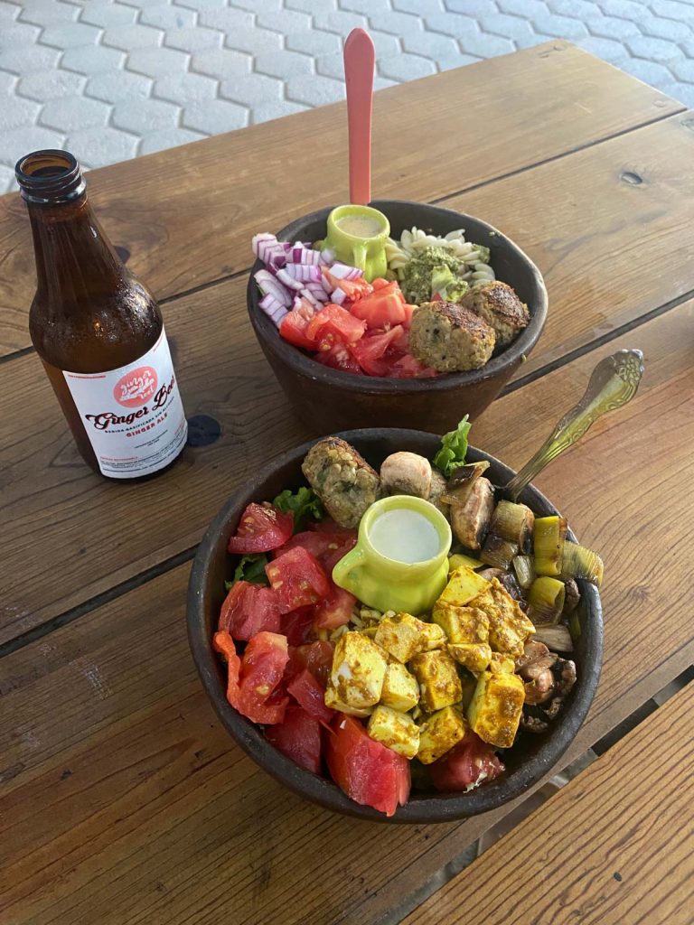 vegan essen in Puerto Escondido - Green Bowl im Food Market