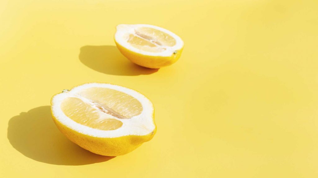 Vitamin C z.B. aus der Zitrone kann die Eisenresorption erhöhen