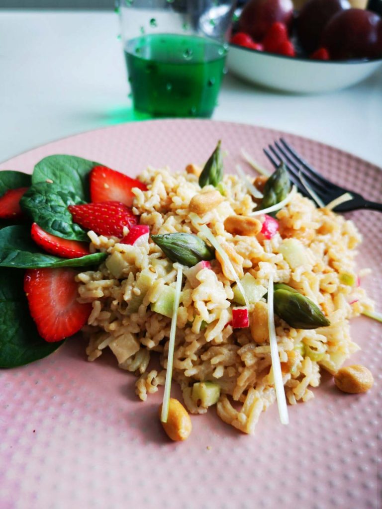 Reissalat mit Spargel und Erdbeeren