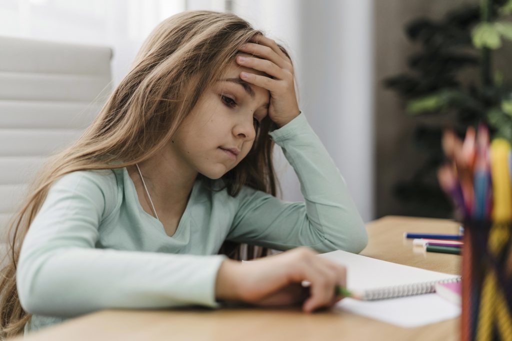 Besonders Mädchen werden oft gar nicht oder zu spät mit ADHS diagnostiziert.
