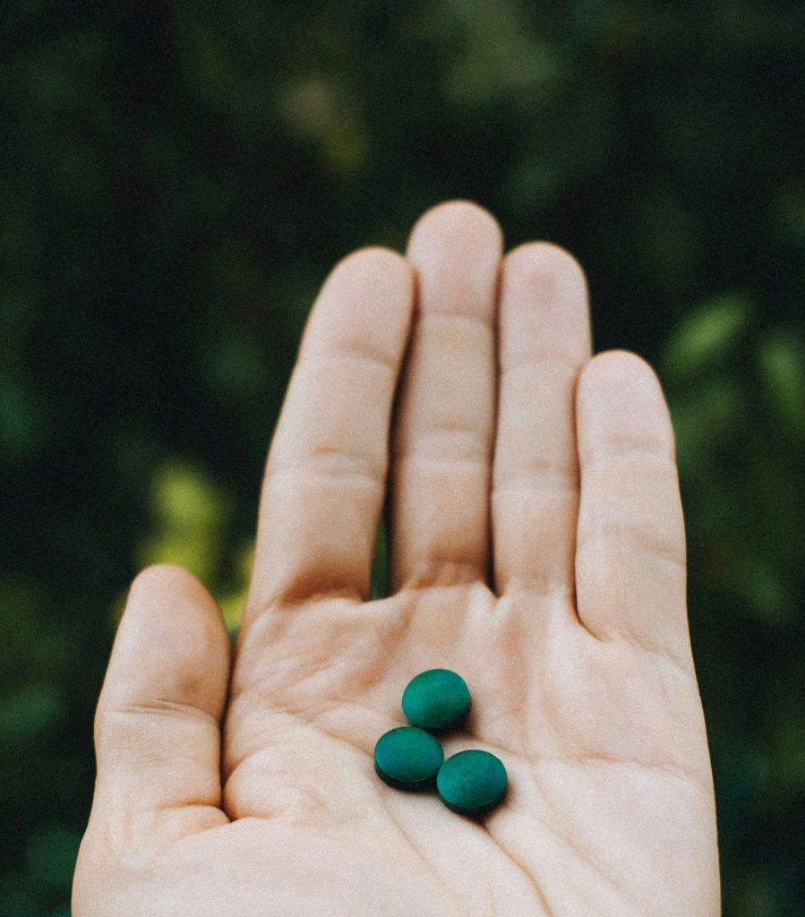 Essbare Mikroalgen: Spirulina und Chlorella sind auch als Tabletten erhältlich.